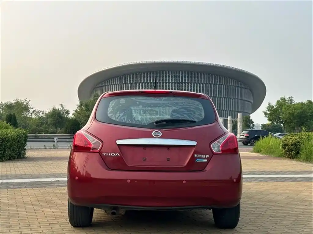 Nissan Tiida 2015 — фото 5