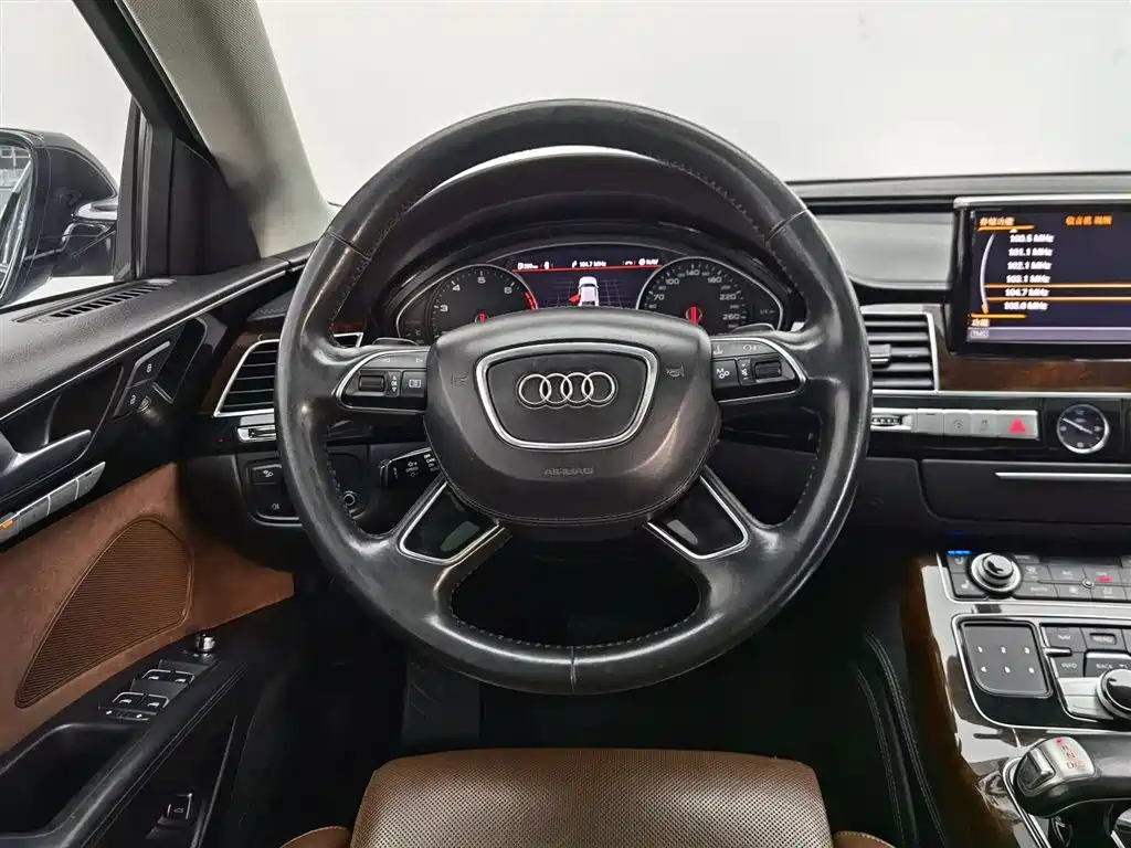 Audi A8 2017 — фото 11