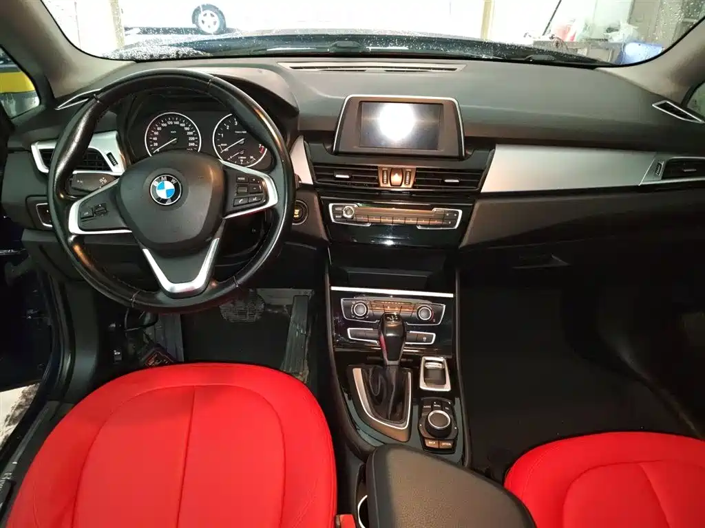 BMW 2 Series Active Tourer 2018 — фото 11