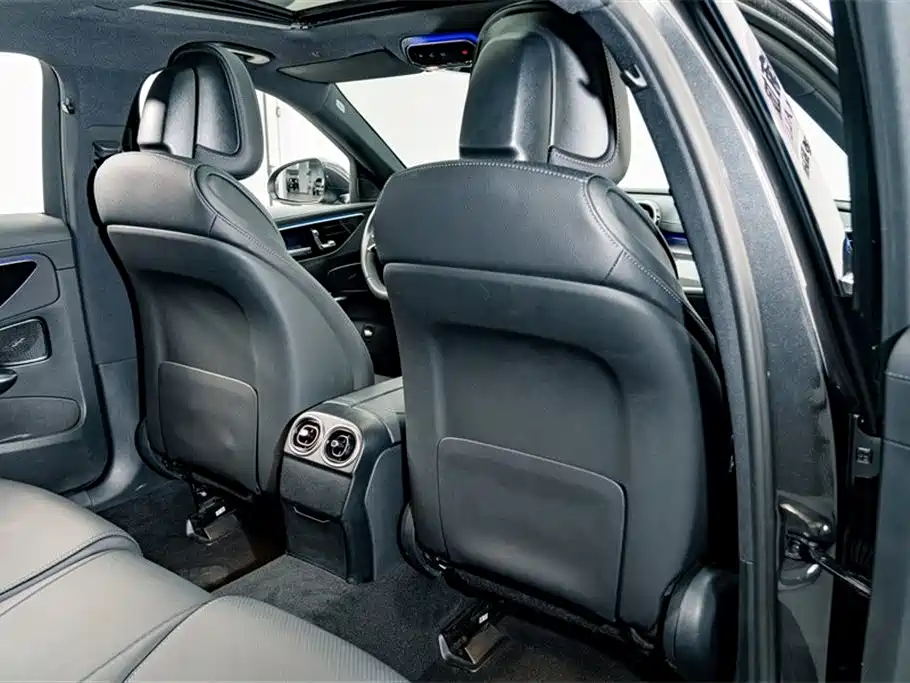 Mercedes-Benz C-Class 2023 — фото 17