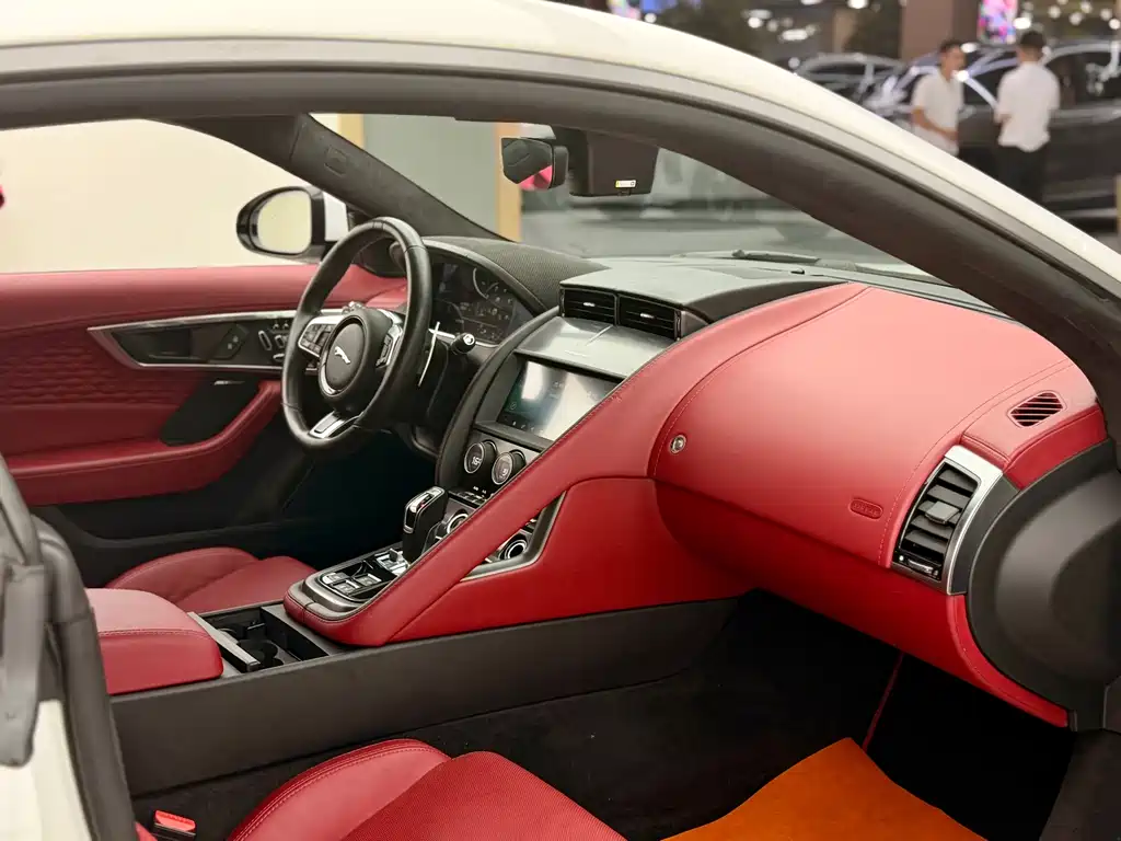 Jaguar F-TYPE 2022 — фото 17