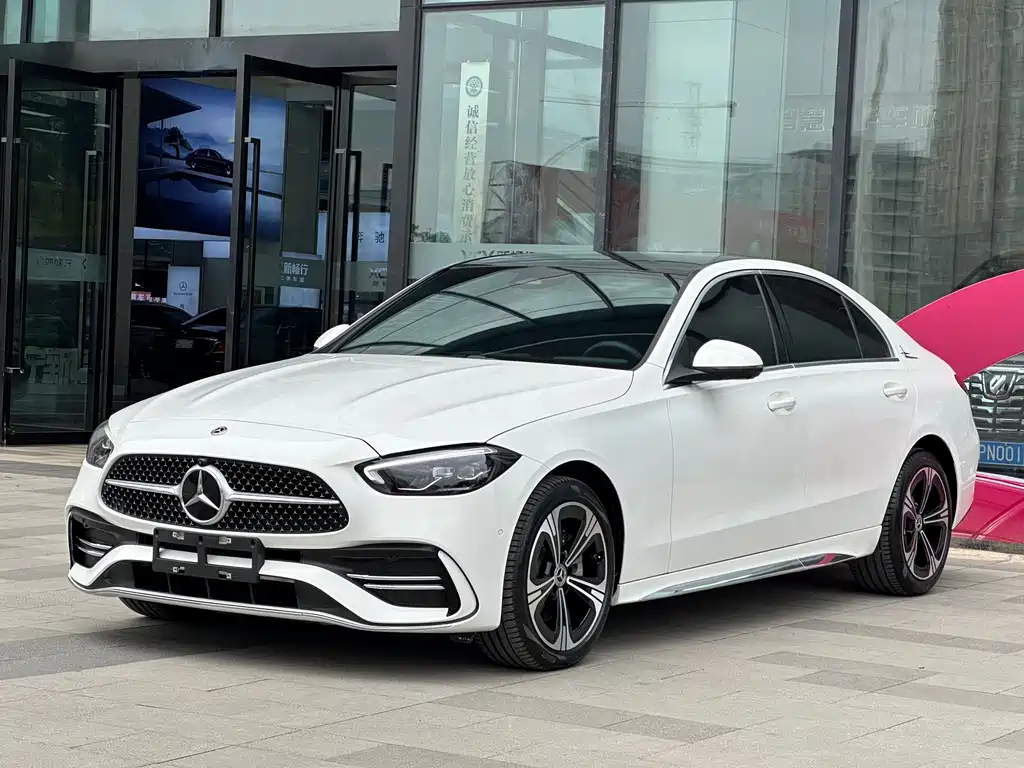 Mercedes-Benz C-Class 2024 — фото 3