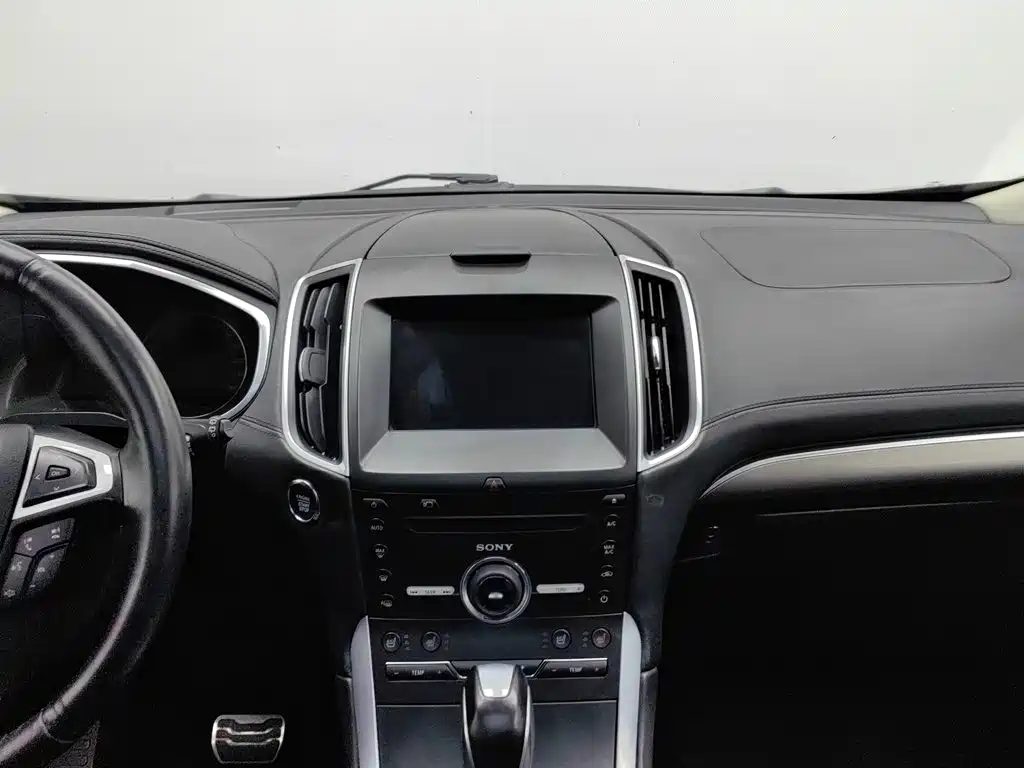 Ford Edge 2017 — фото 12