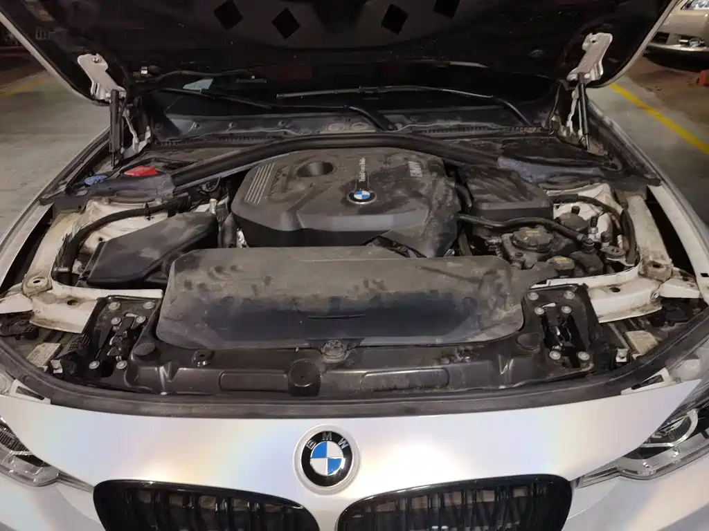 BMW 3 Series 2018 — фото 16