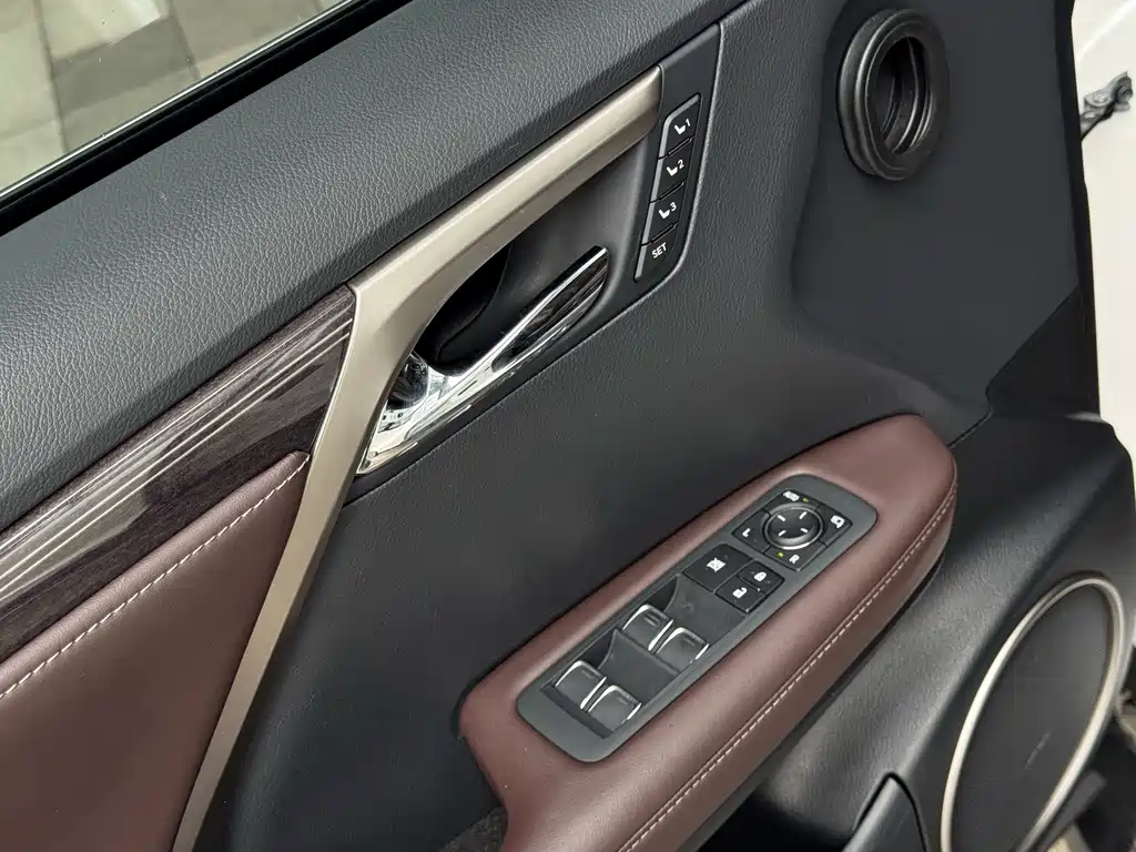 Lexus RX 2022 — фото 12