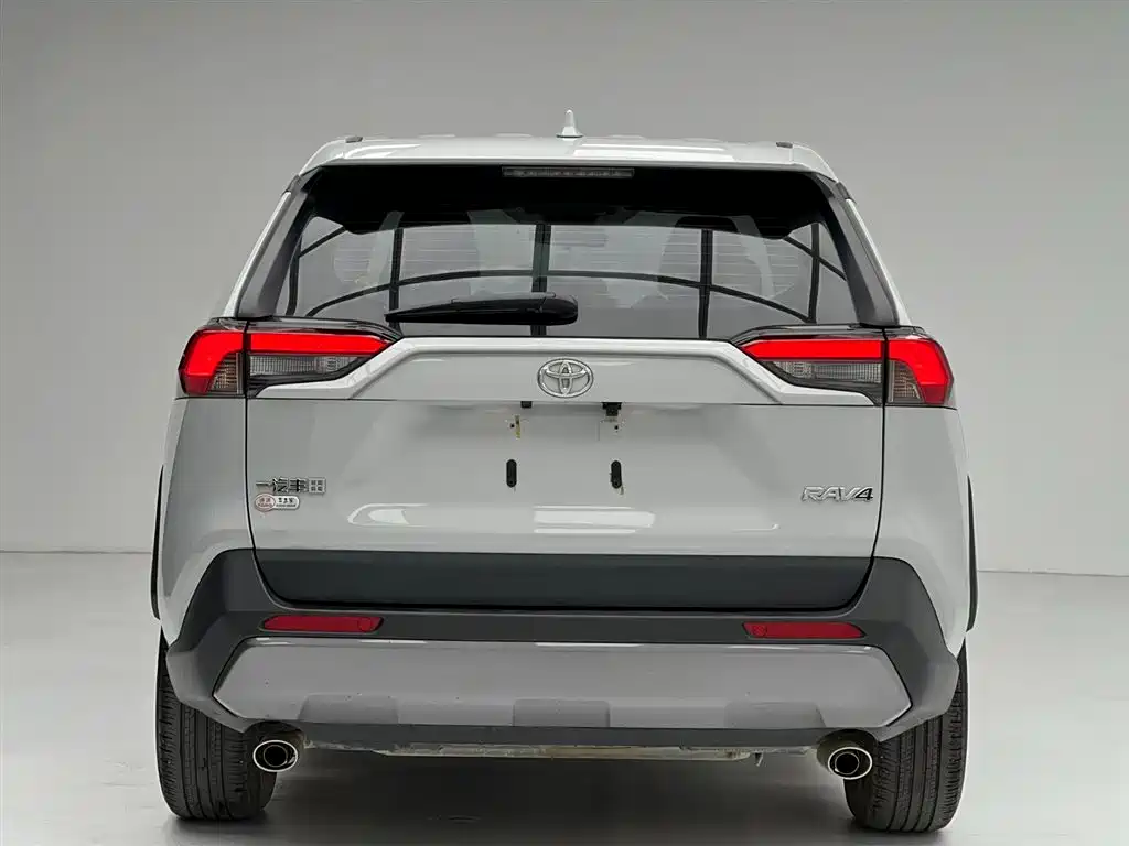 Toyota RAV4 2022 — фото 16