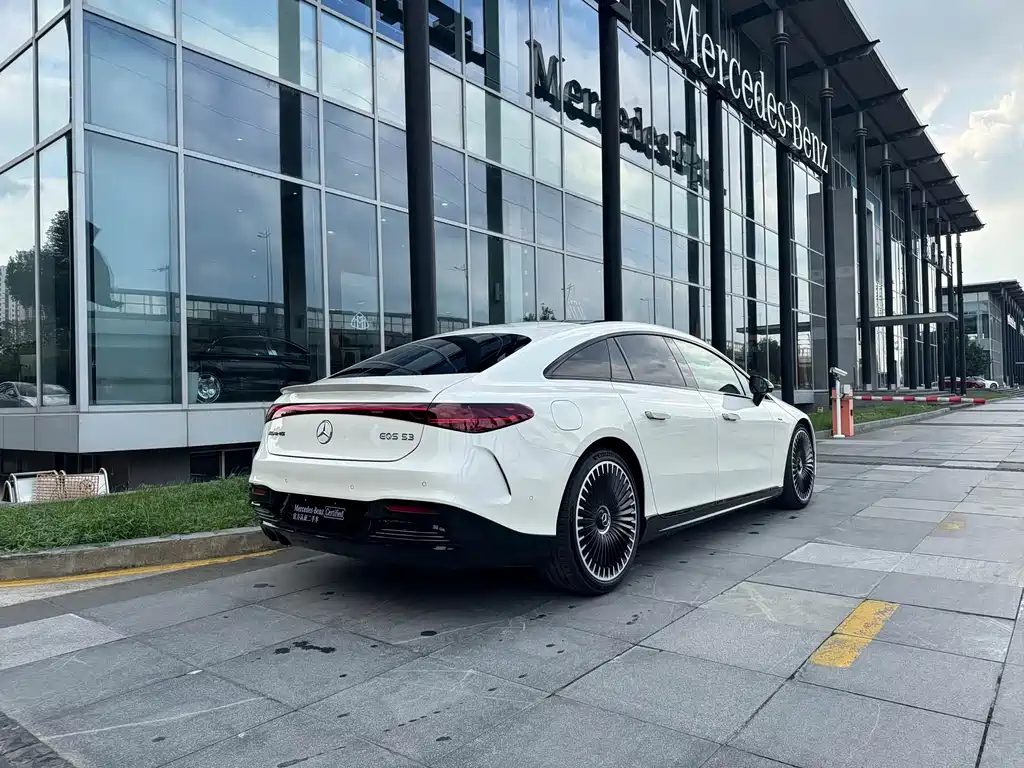 Mercedes-Benz EQS AMG 2026 — фото 6