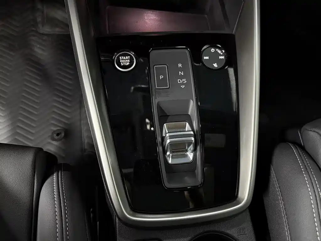 Audi A3 2023 — фото 17