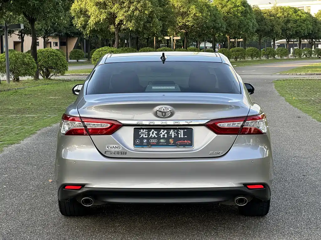 Toyota Camry 2023 — фото 8