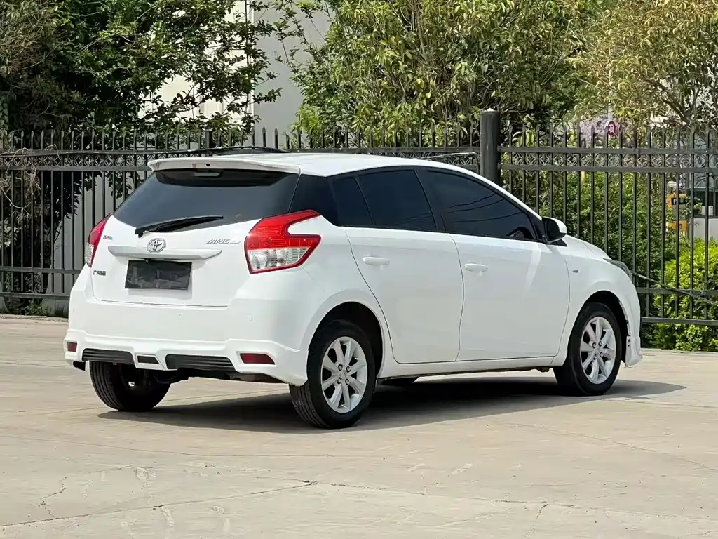 Toyota Yaris L 2016 — фото 7