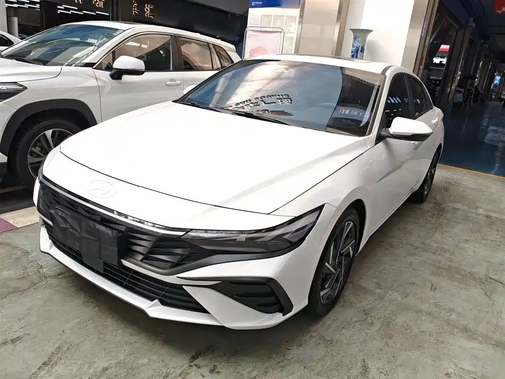 Hyundai Elantra 2024 — фото 1