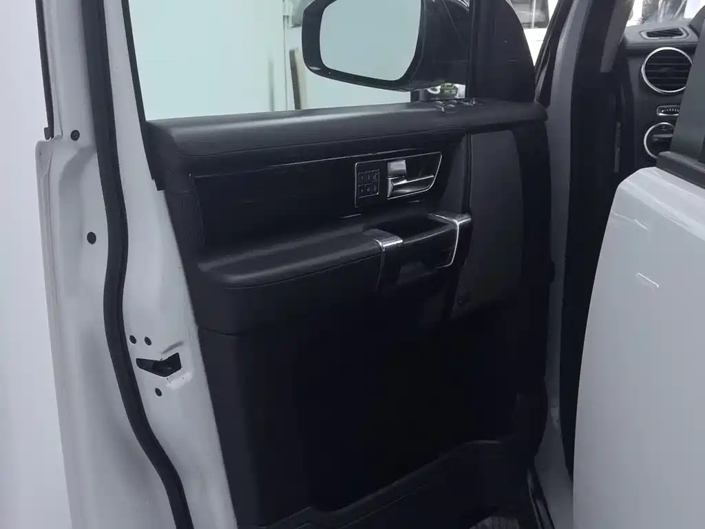 Land Rover Discovery 2014 — фото 13