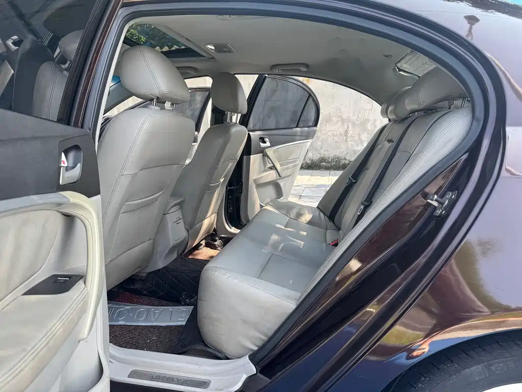 Geely Emgrand 2015 — фото 10