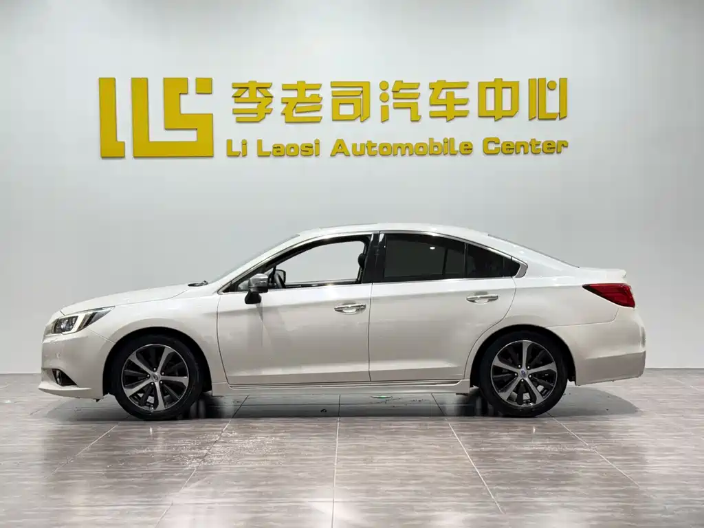 Subaru Legacy 2018 — фото 4