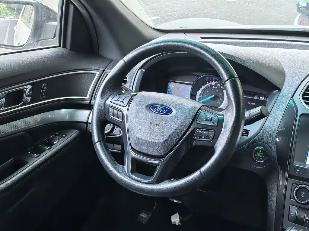Ford Explorer 2016 — фото 10