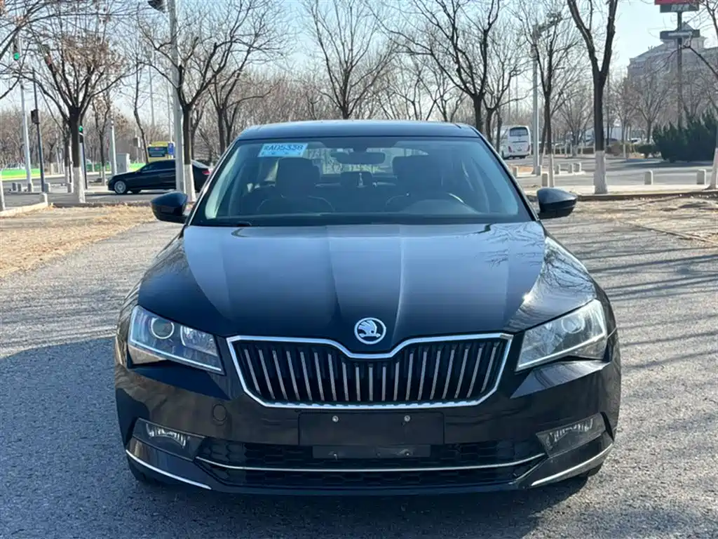 Skoda Superb 2018 — фото 4