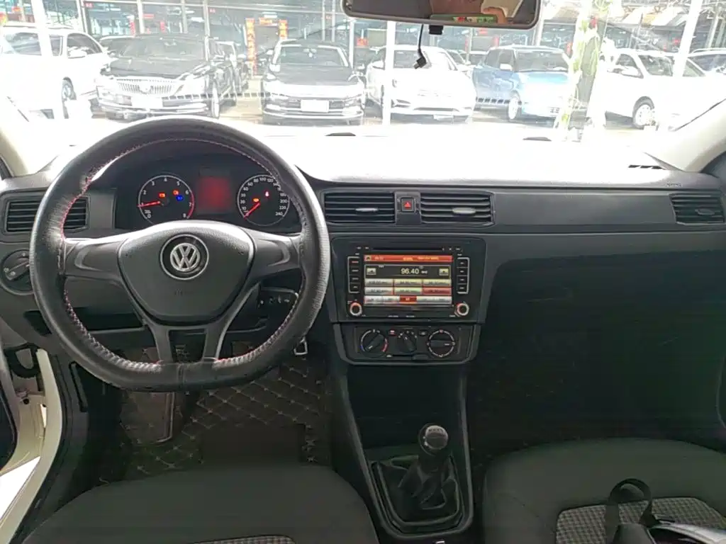 Volkswagen Santana 2017 — фото 10
