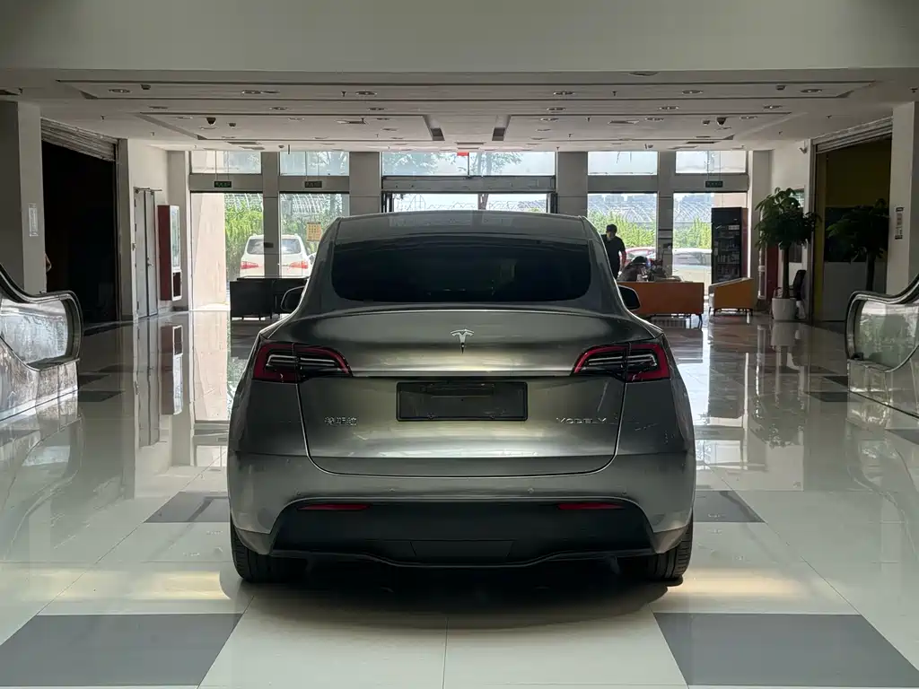 Tesla Model Y 2021 — фото 9