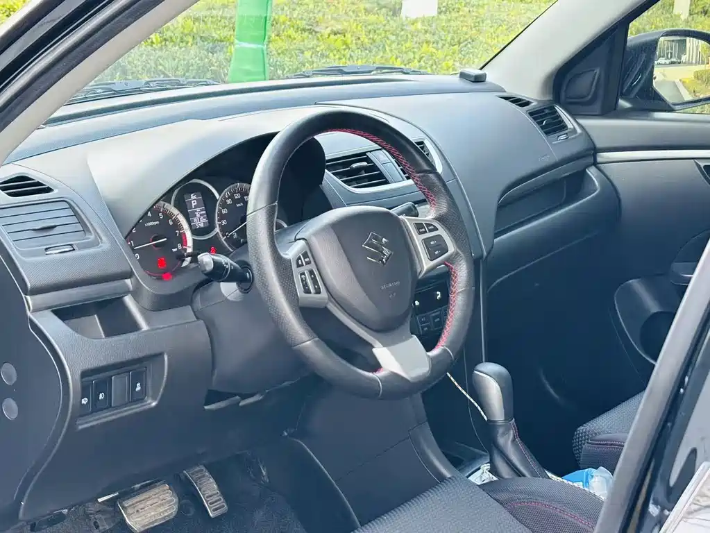 Suzuki Swift 2015 — фото 16
