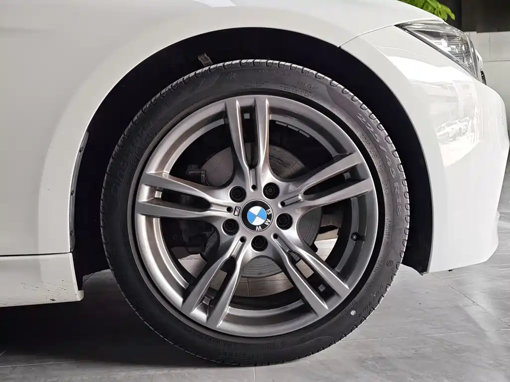 BMW 3 Series 2018 — фото 4