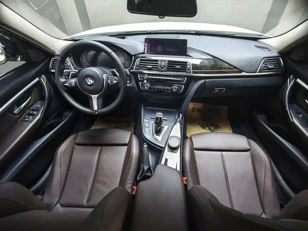 BMW 3 Series 2018 — фото 10
