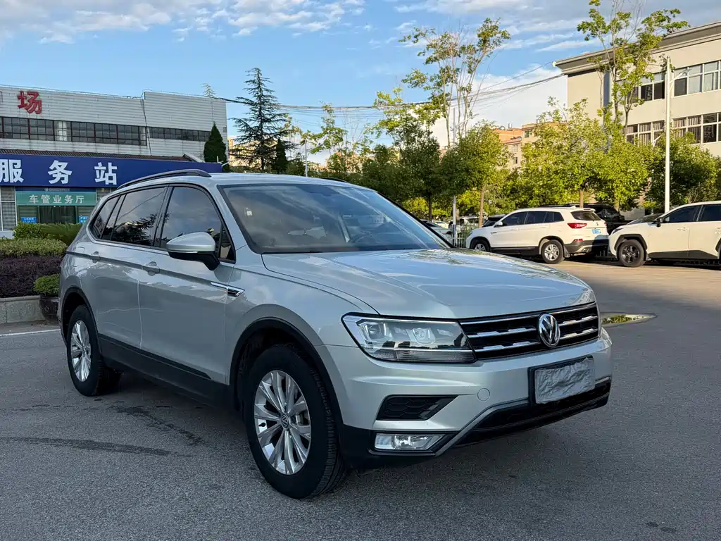 Volkswagen Tiguan L 2017 — фото 2