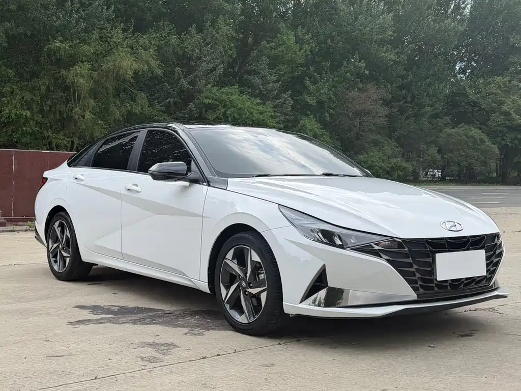Hyundai Elantra 2022 — фото 3