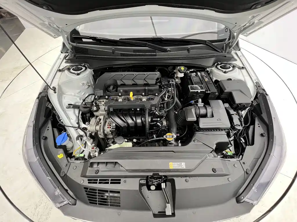 Hyundai Elantra 2023 — фото 16