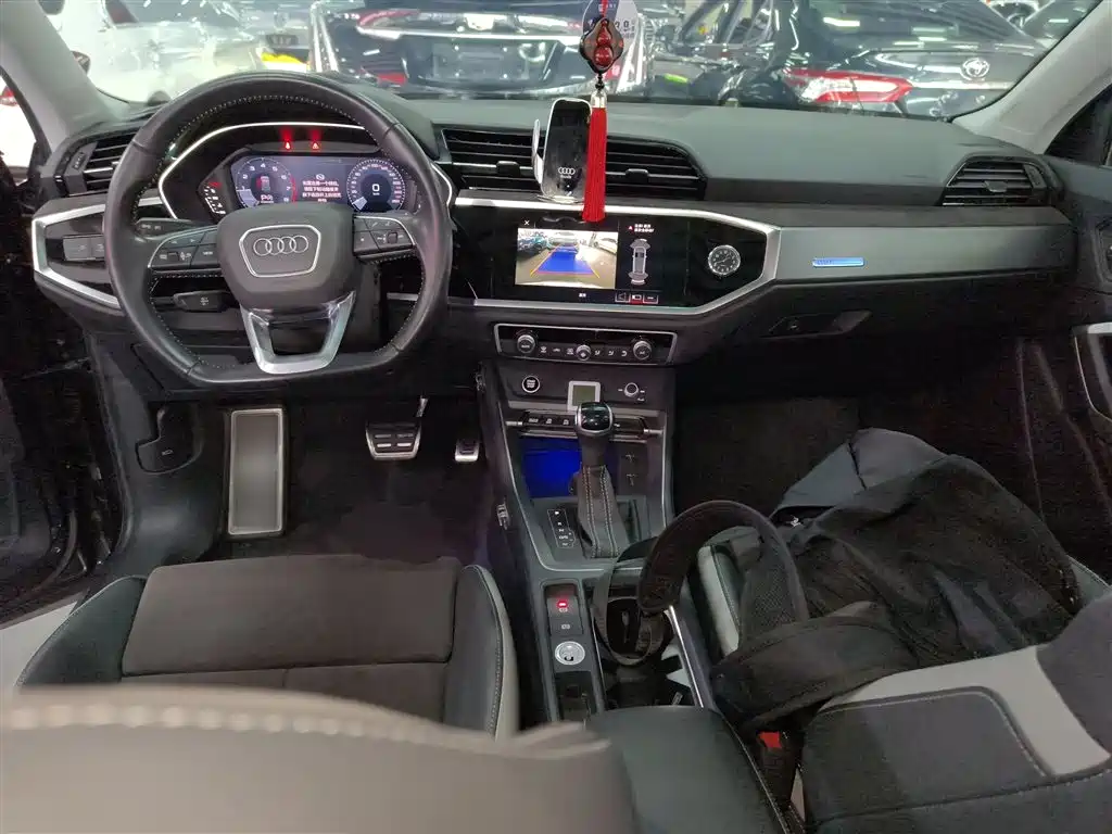 Audi Q3 2021 — фото 10