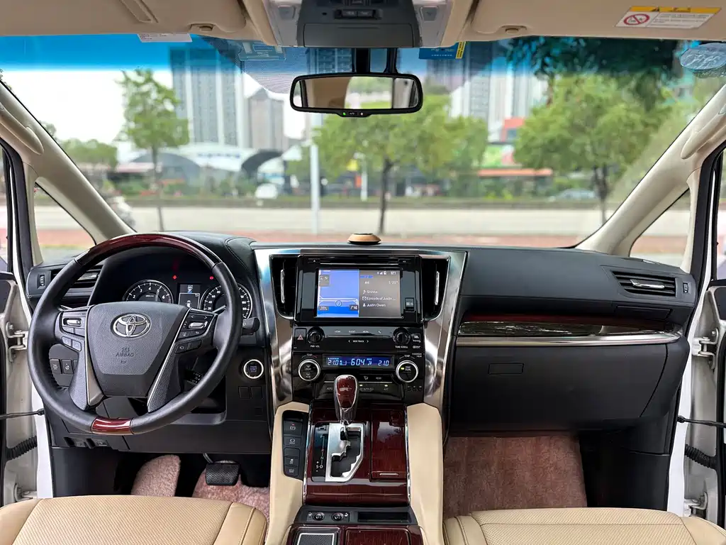 Toyota Alphard 2017 — фото 10