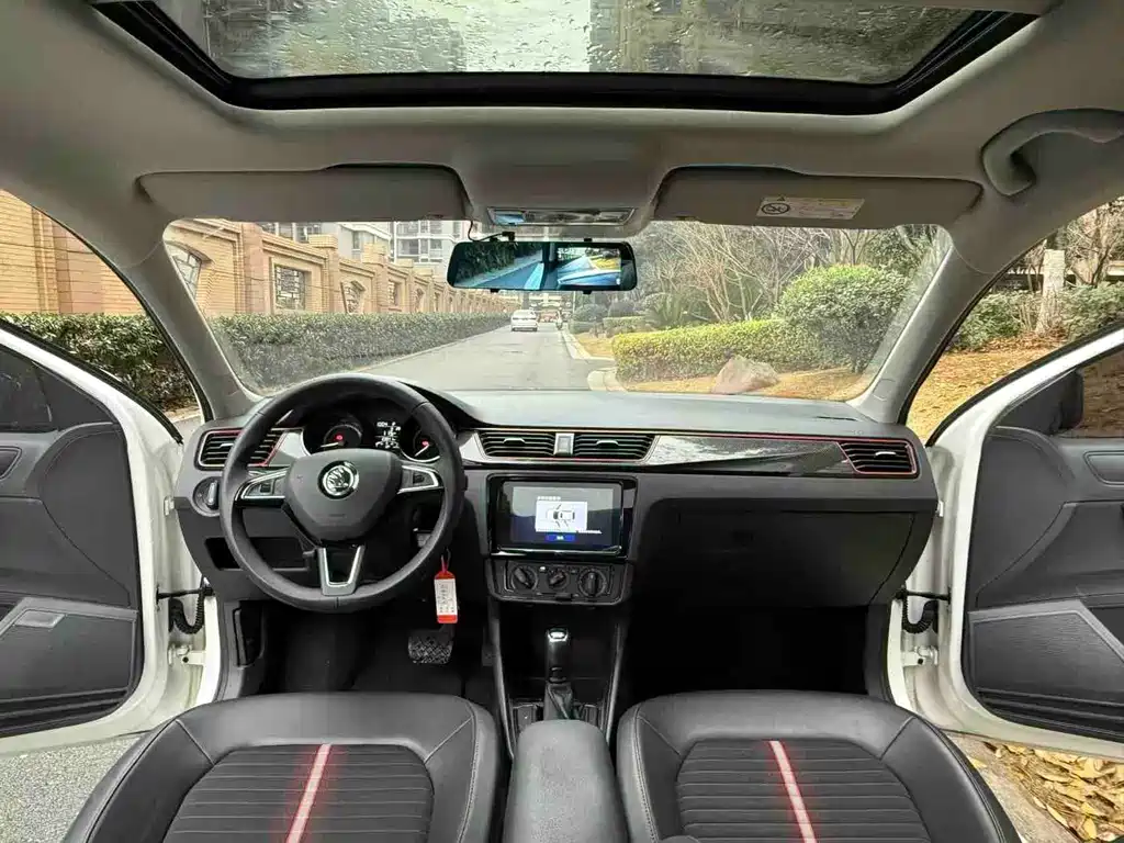 Skoda Rapid Spaceback 2021 — фото 8