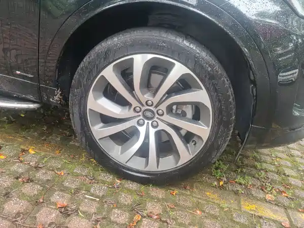 Land Rover Discovery Sport 2021