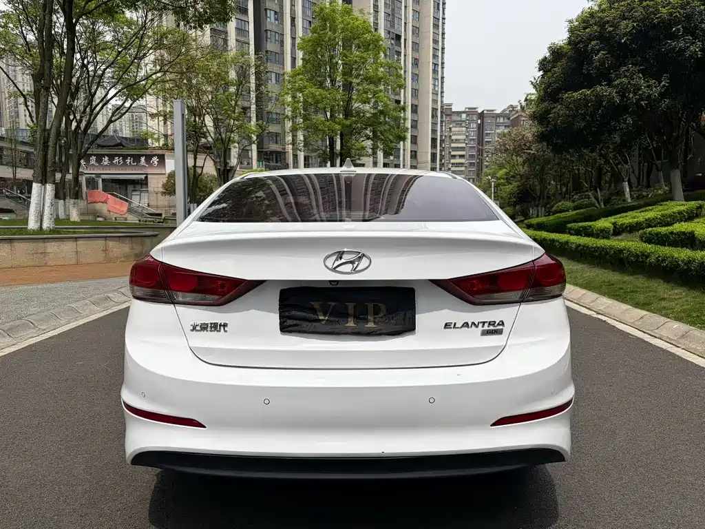 Hyundai Elantra 2018 — фото 8