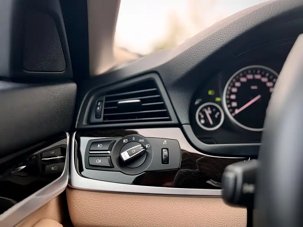 BMW 5 Series 2012 — фото 19