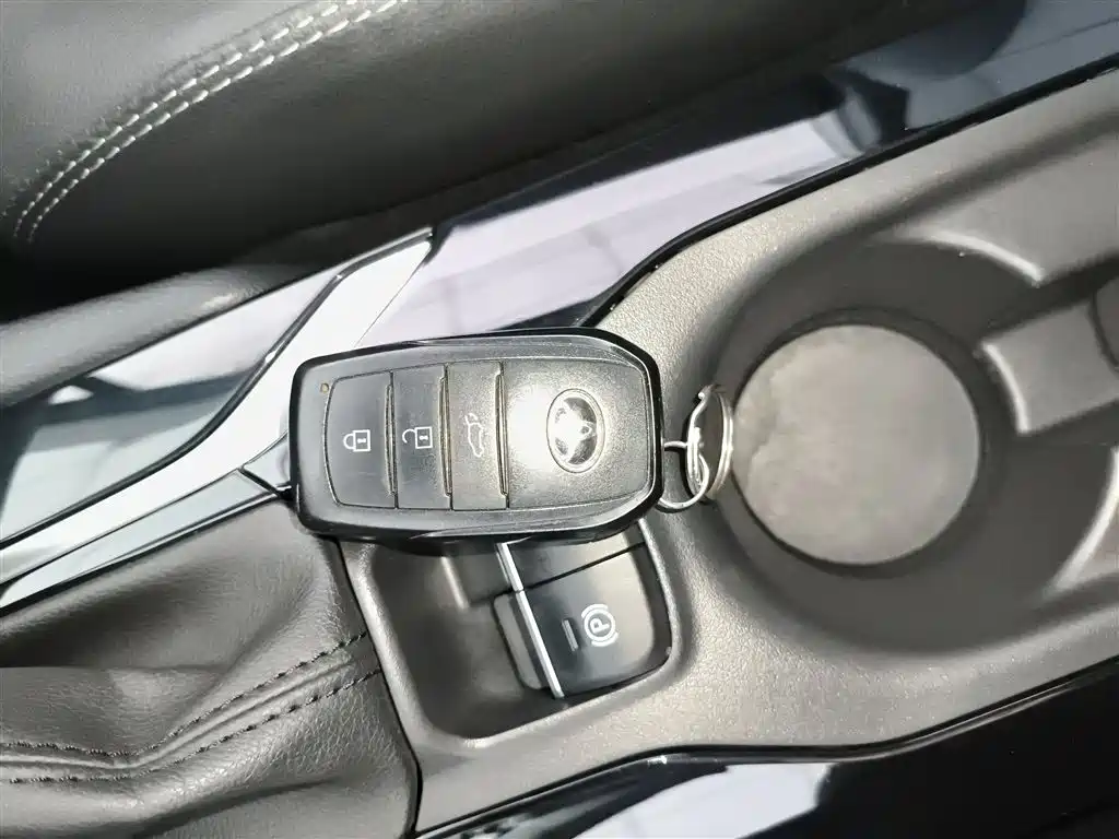 Toyota Corolla Cross 2022 — фото 10
