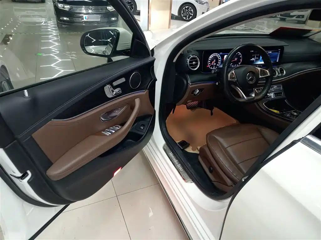 Mercedes-Benz E-Class 2018 — фото 16