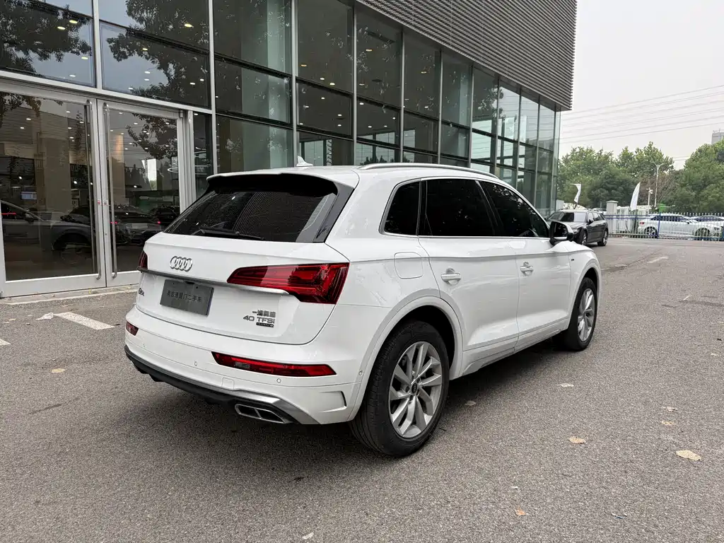 Audi Q5L 2023 — фото 16