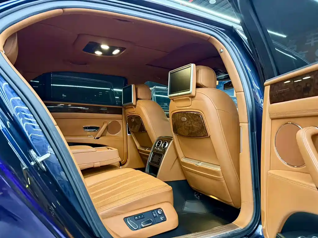 Bentley Flying Spur 2016 — фото 11