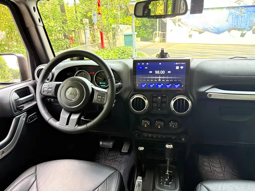 Jeep Wrangler 2016 — фото 16