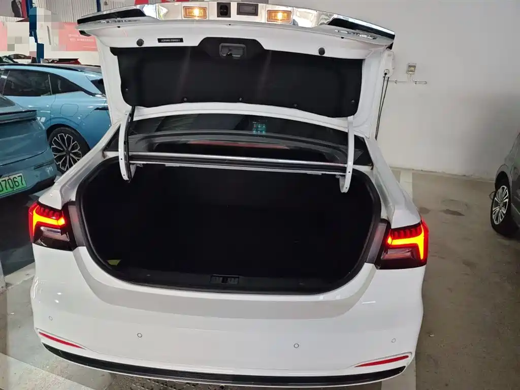 Roewe i6 MAX New Energy 2024 — фото 19