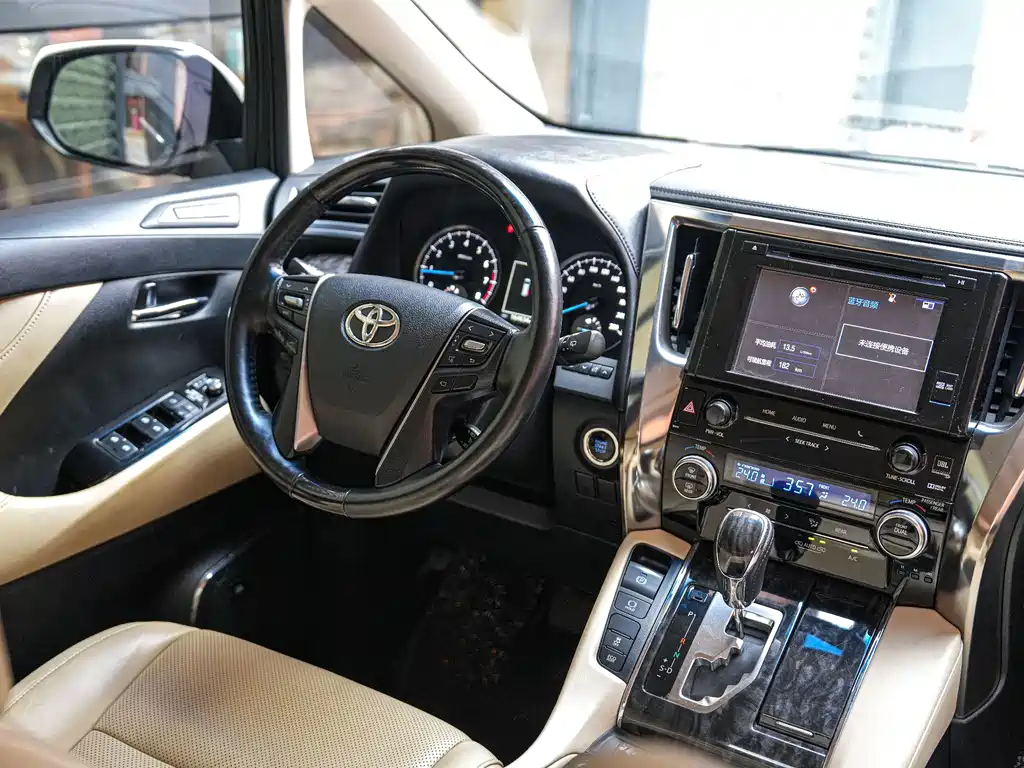 Toyota Alphard 2016 — фото 11