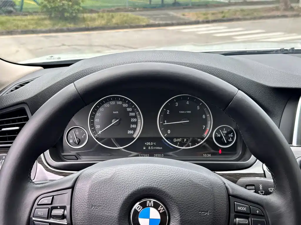 BMW 5 Series 2016 — фото 15