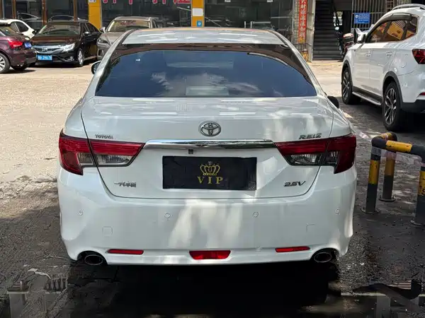 Toyota Reiz 2014