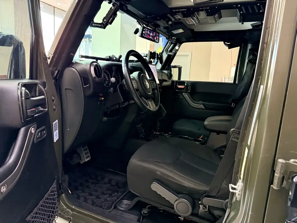 Jeep Wrangler 2016 — фото 8