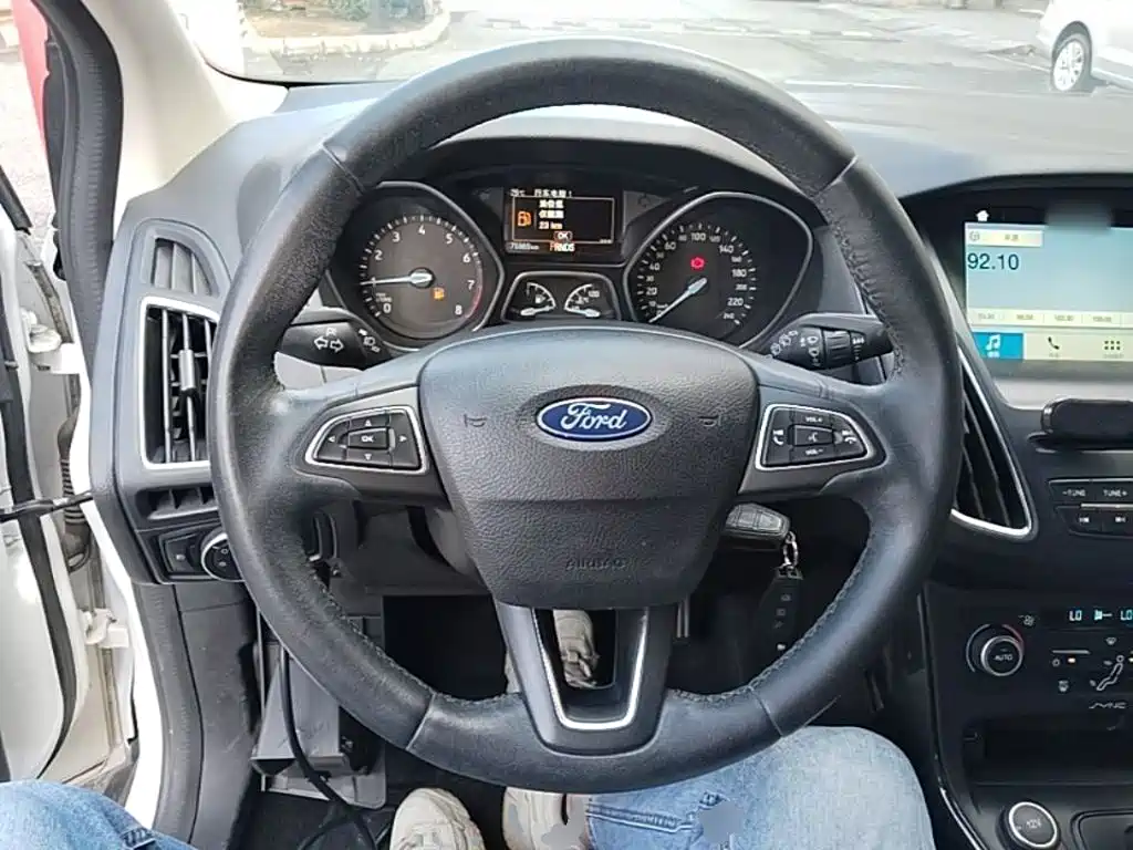 Ford Focus 2018 — фото 11