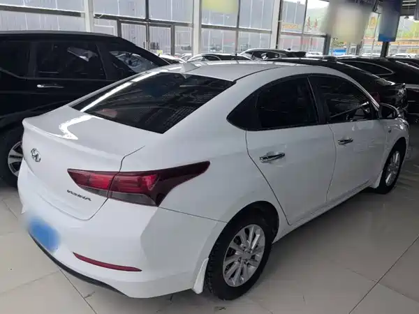 Hyundai Verna 2016