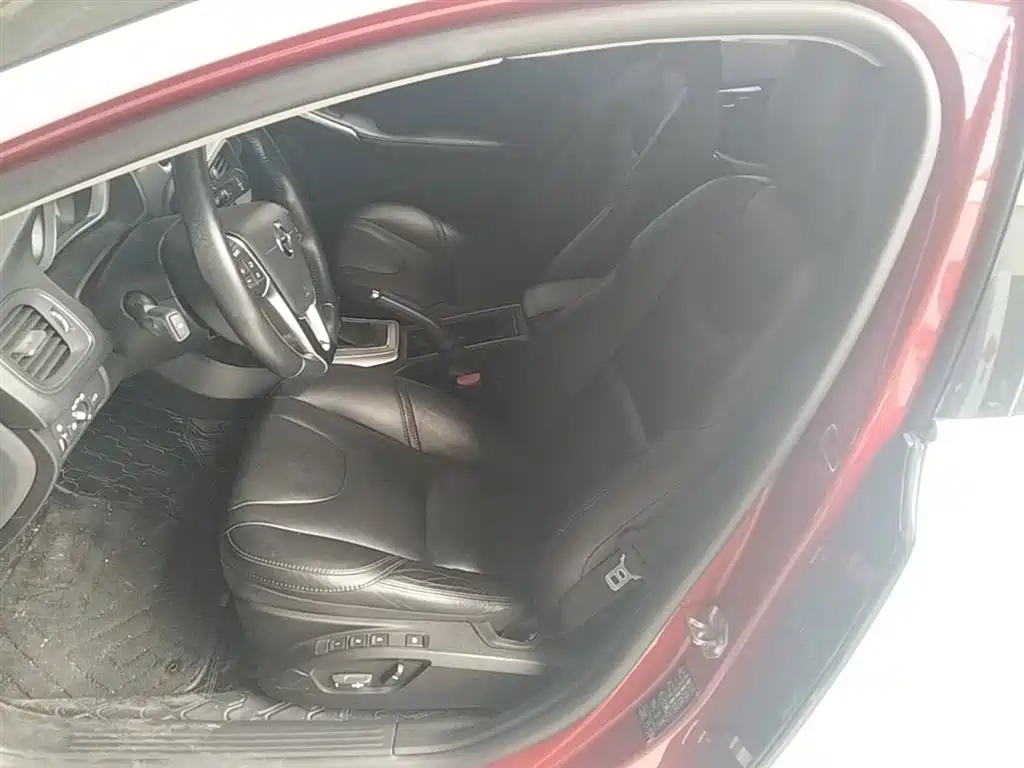 Volvo V40 2019 — фото 15