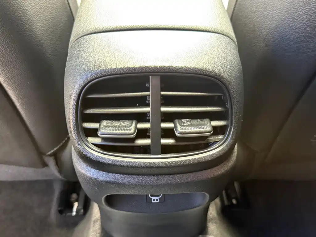 Hyundai Elantra 2023 — фото 18
