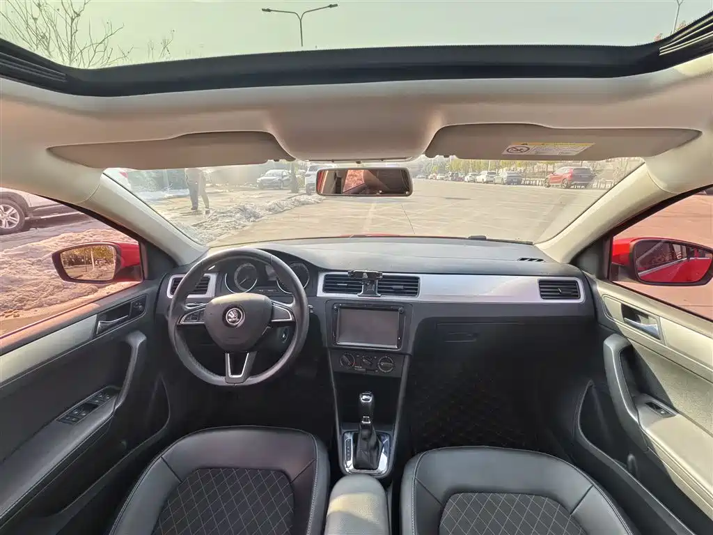 Skoda Rapid Spaceback 2018 — фото 13