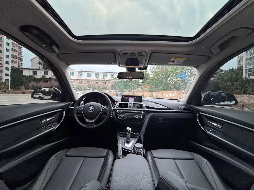 BMW 3 Series 2019 — фото 11